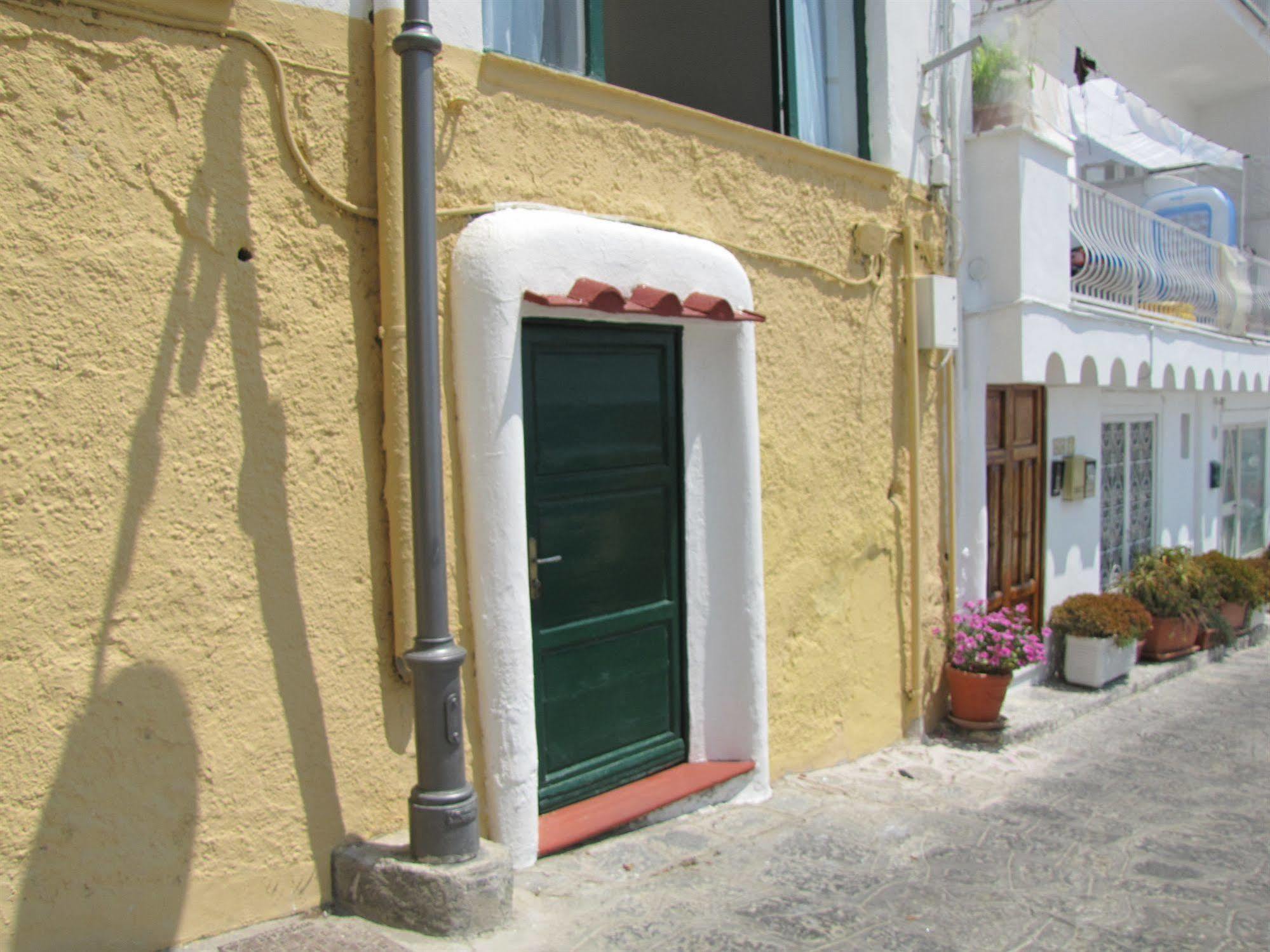 Appartamenti Casa Del Sole Sant'Angelo  Exteriör bild